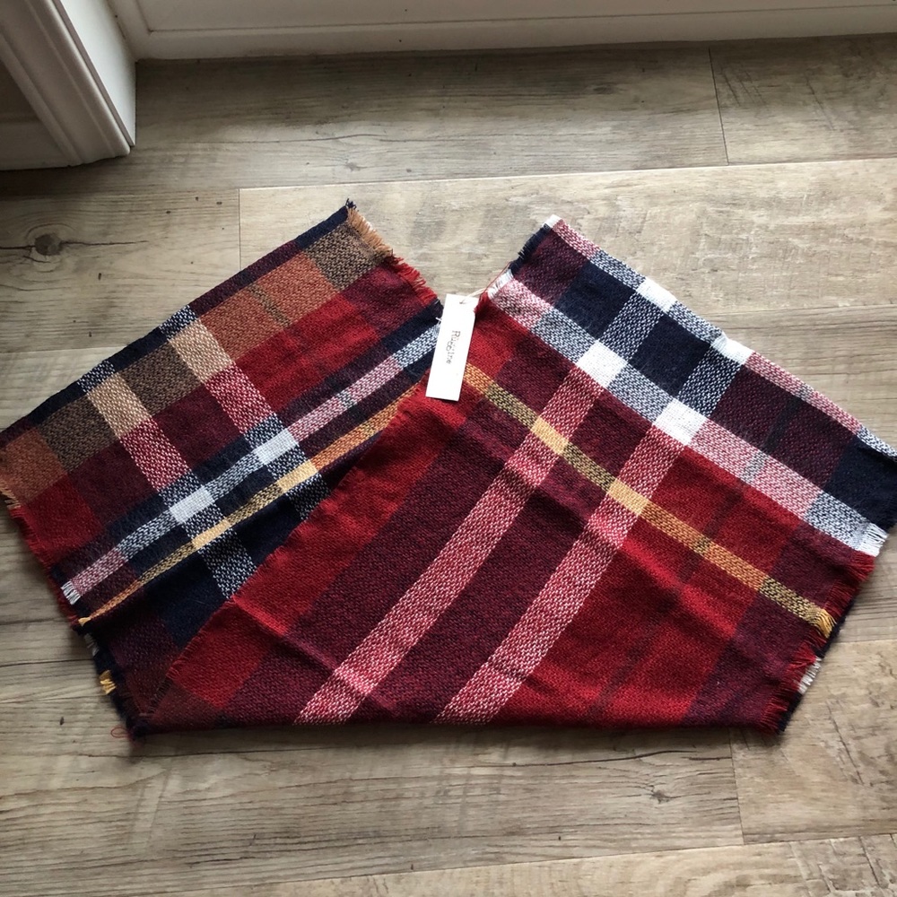 NWT Lightweight Cowl Scarf.